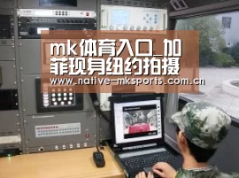 mk体育入口_加菲现身纽约拍摄新片身穿大衣变身冬日暖男(图4) mk体育